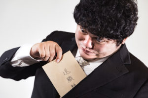 何かあると退職願をチラ見せする会社員